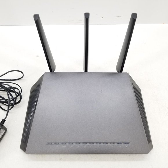 NETGEAR Nighthawk AC2300 Smart Wi-Fi Router (R7000P) - Picture 2 of 6
